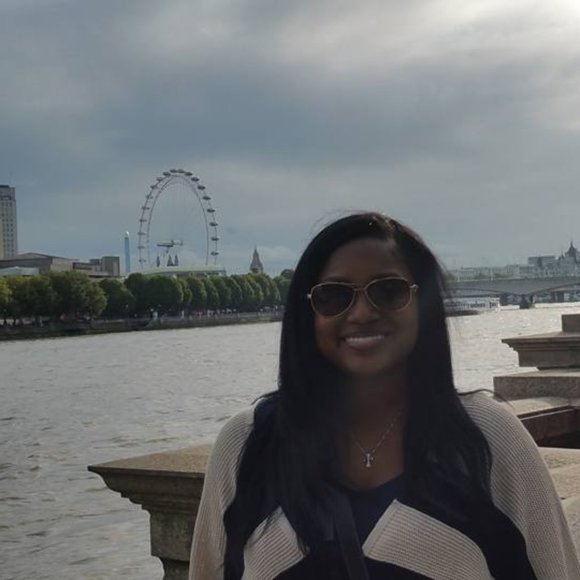 Meet your Posher, Chloe - Picture 2 of 5